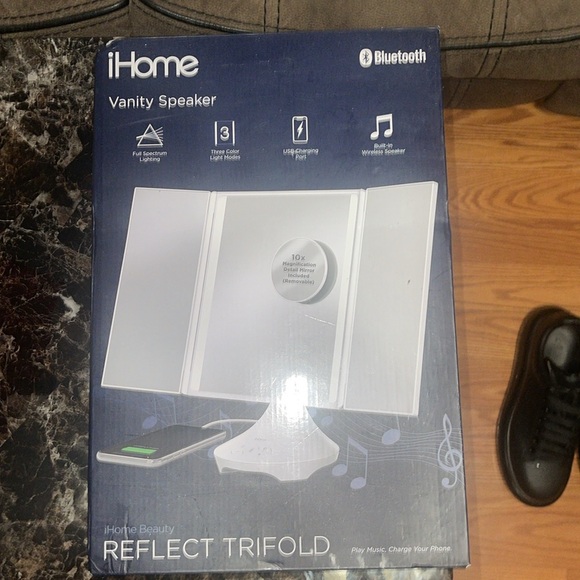 iHome - REFLECT TRIFOLD Vanity Speaker with Bluetooth, Speakerphone,USB Charging - Picture 5 of 9